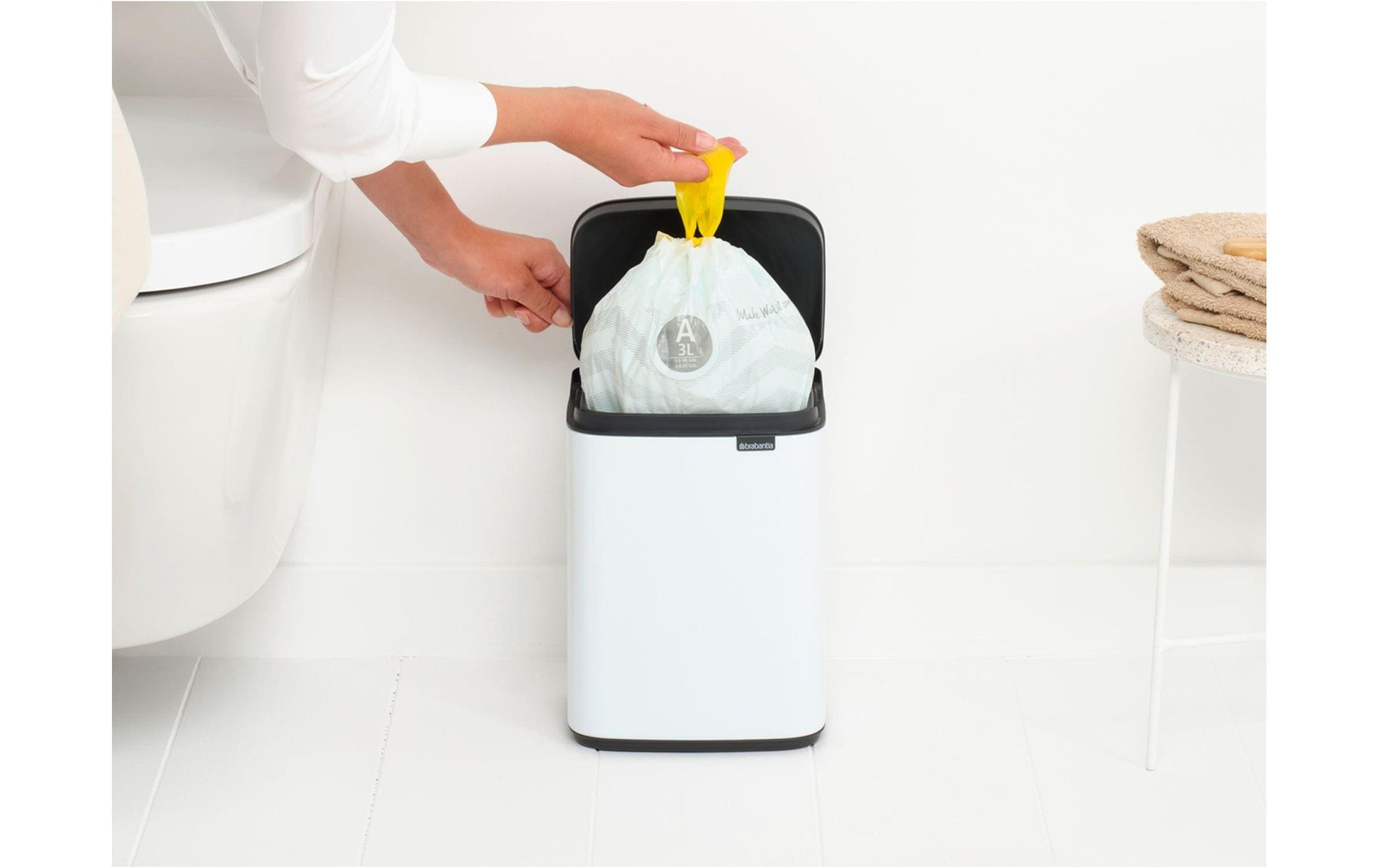 Brabantia Kosmetikeimer Bo – 4 l – Stahl, Rechteckig – Weiss – Soft-Close, Anti-Rutsch