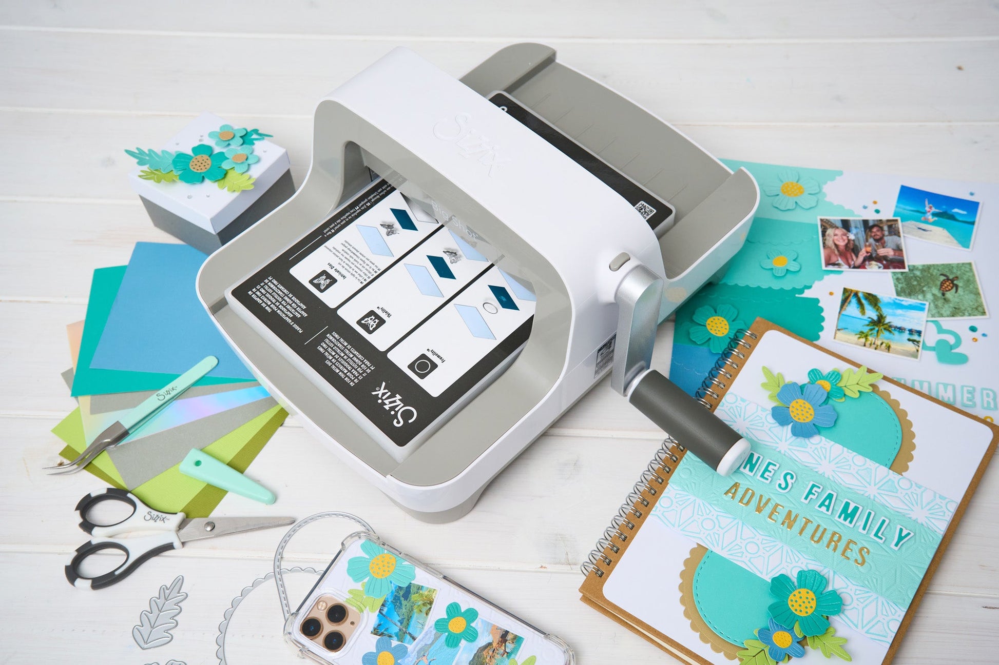 Sizzix Stanz- und Prägemaschine Big Shot – Starter Kit – 15,2 cm Schnittbreite – 37,3 × 26,1 cm – grau, weiss