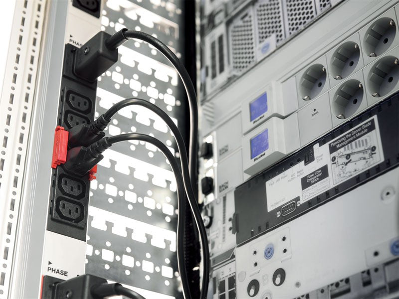 Bachmann Rack-PDU Basic, 3-phasig, 48× IEC C13, 16 A, Stecker Aderendhülsen, 0U vertikal