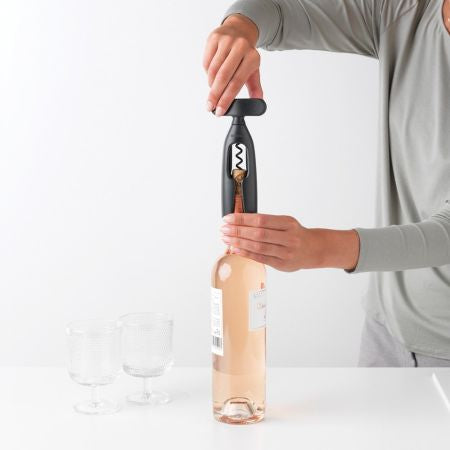 Brabantia Korkenzieher Tasty+ – 8 × 3,4 × 16 cm, Kunststoff, Schwarz, selbstziehend