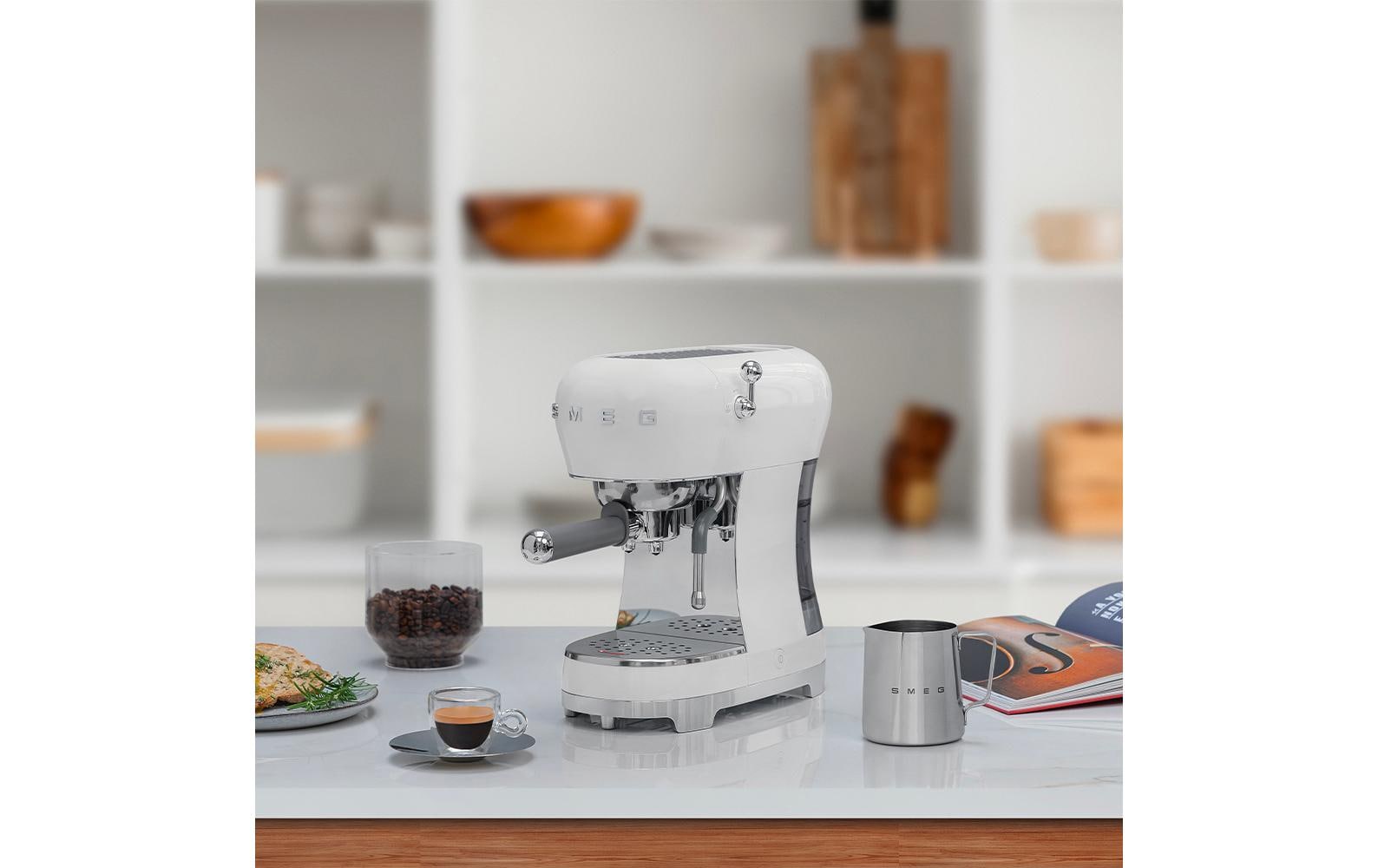 Smeg 50's ECF02WHEU Siebträgermaschine – 15 bar, 1,1 l, Weiss