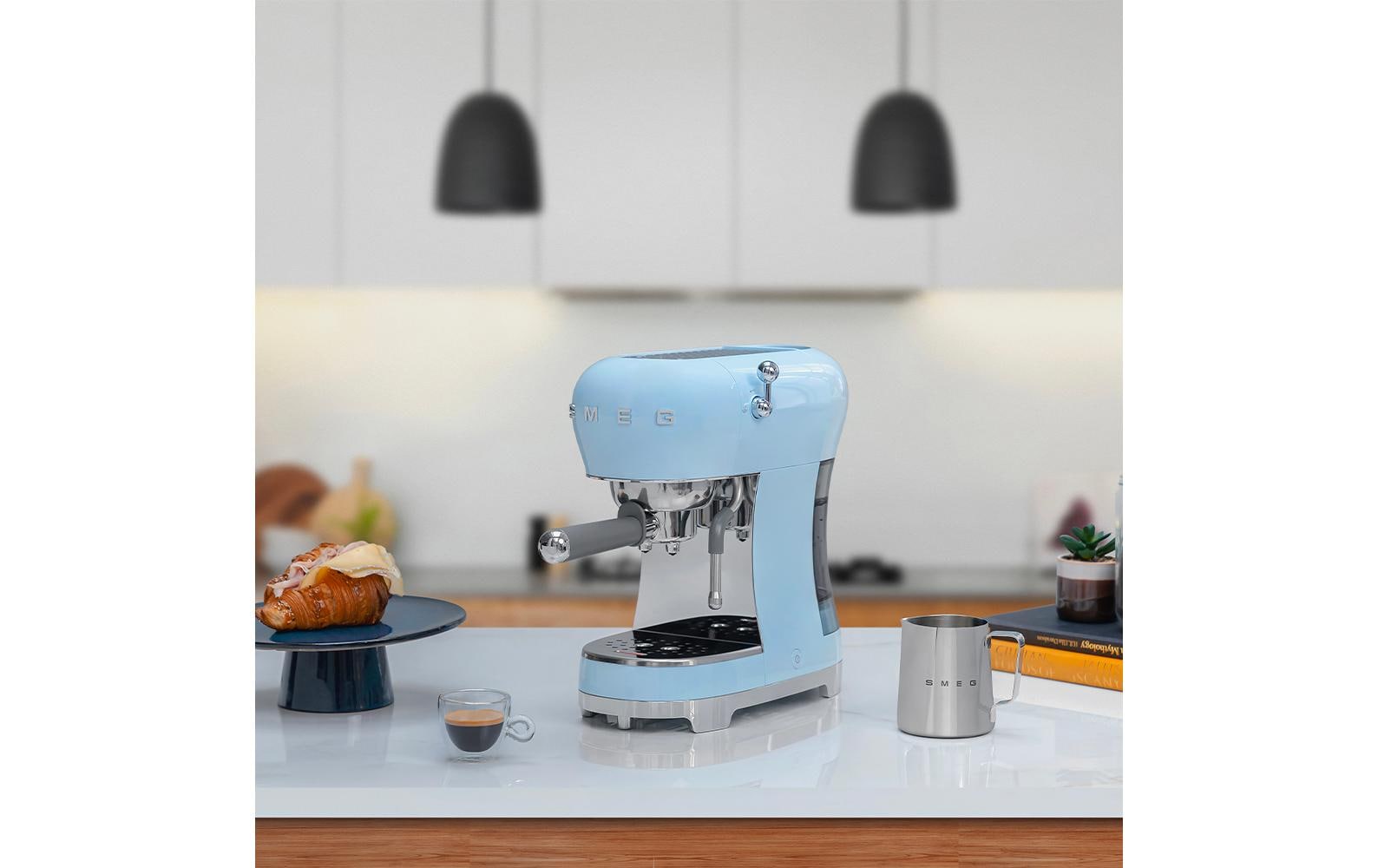 Smeg 50's ECF02PBEU Siebträgermaschine – 15 bar, 1,1 l, Blau