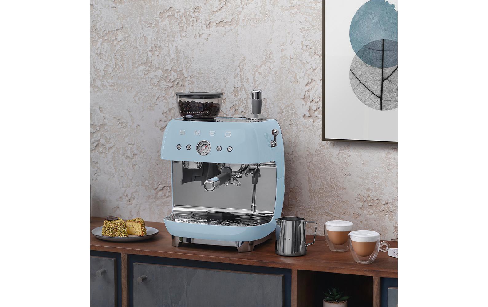 Smeg 50's EGF03PBEU Siebträgermaschine – 15 bar, 2,4 l, 250 g, Kegelmahlwerk, Blau