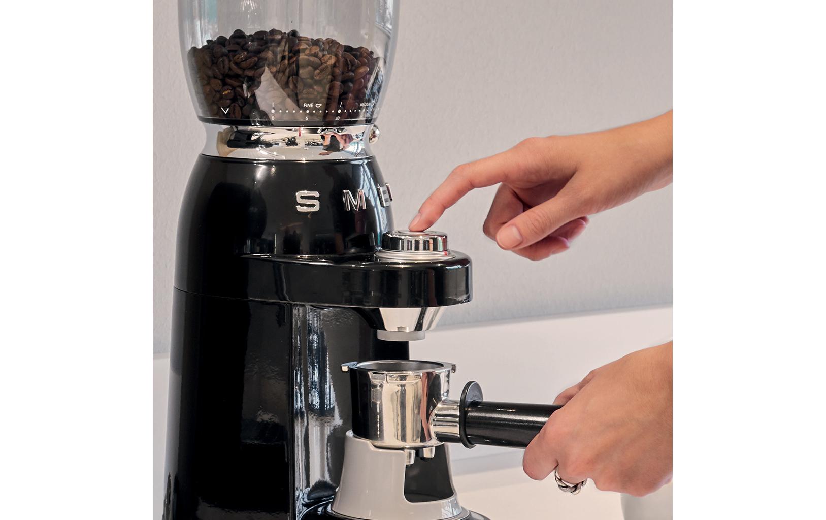 Smeg Kaffeemühle CGF11BLEU – Kegelmahlwerk, 350 g, 150 W, Schwarz