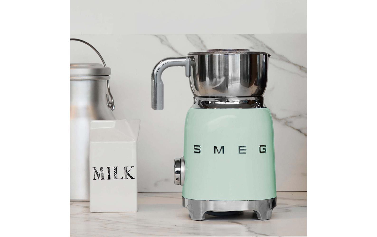 Smeg MFF11PGEU Milchschäumer – 600 ml, 500 W, Hellgrün