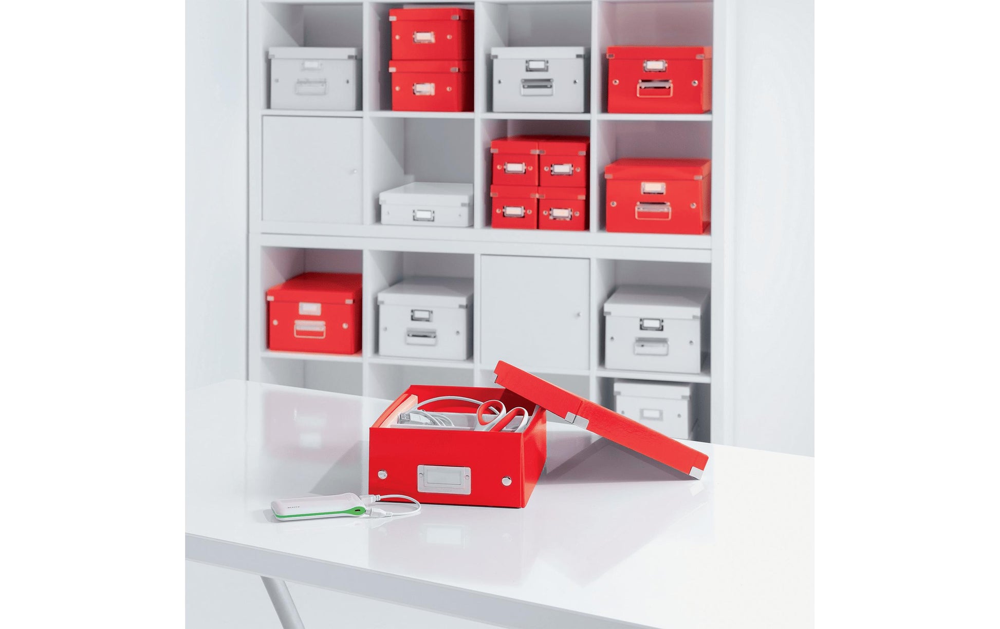 Leitz Click & Store WOW Aufbewahrungsbox 10 l – B 281 × H 100 × T 370 mm, mit Deckel, stapelbar, rot, Karton