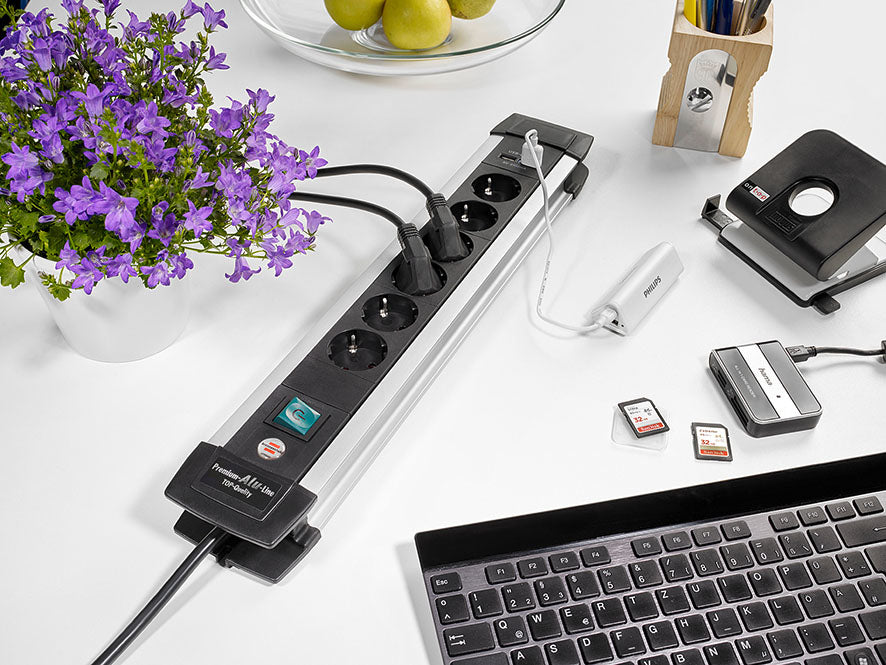 Brennenstuhl Premium-Alu-Line Steckdosenleiste, 6×T13, 2×USB, mit Schalter, 3 m – Schwarz