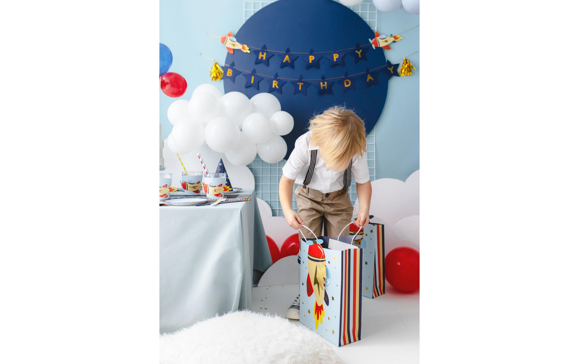 PartyDeco Geschenktasche Flugzeug, Motive sortiert – 100 × 240 × 355 mm – mit weissem Henkel – Mottoparty