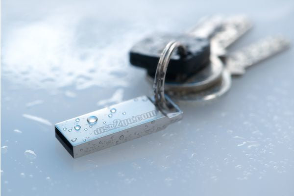 disk2go TANK 3.0 – 64 GB USB-Stick, USB 3.0 (40 MB/s lesen, 9 MB/s schreiben), Silber, Schlüsselanhänger