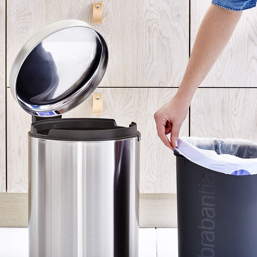 Brabantia NewIcon Papierkorb – 20 l – Edelstahl, silber matt – Ø 290 × H 467 mm