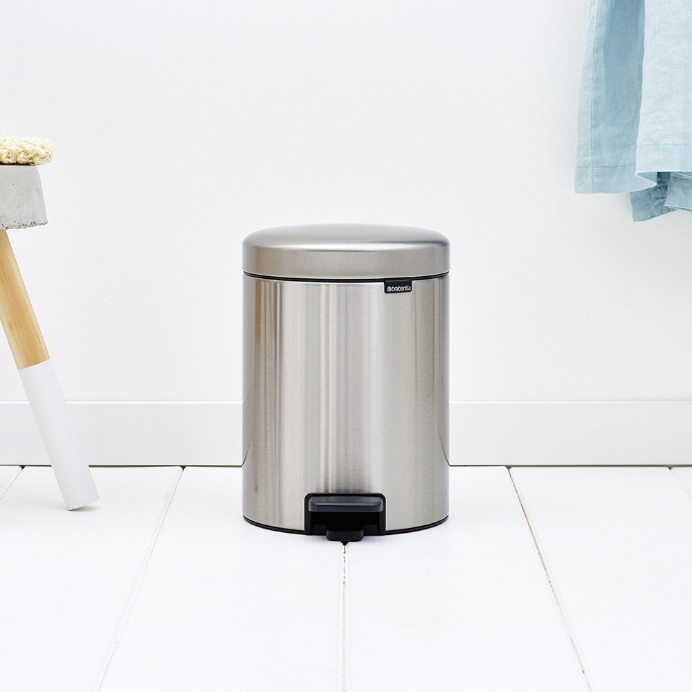 Brabantia NewIcon Treteimer – 5 l – Edelstahl, Rund – Soft-Close