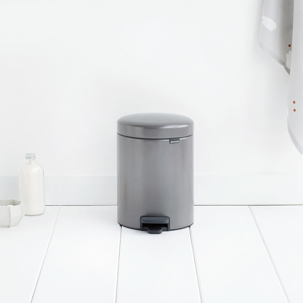 Brabantia NewIcon Treteimer – 5 l – Edelstahl, rund – Soft-Close, Anti-Rutsch-Basis