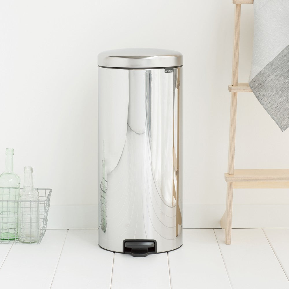 Brabantia NewIcon Papierkorb – 30 l, mit Deckel – Edelstahl, Silber – Ø 300 × H 679 mm