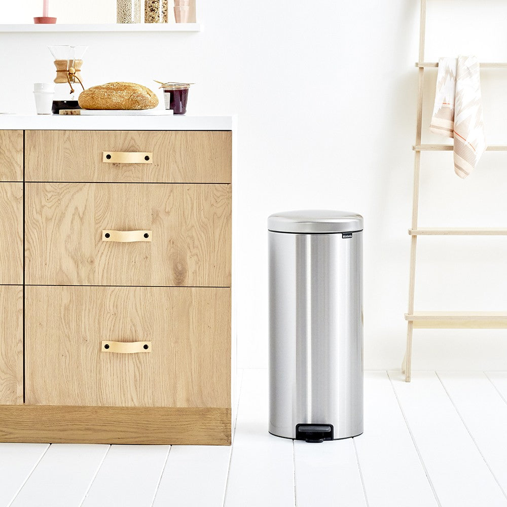 Brabantia NewIcon Treteimer – 30 l – Edelstahl, rund – Soft-Close, Anti-Rutsch-Basis