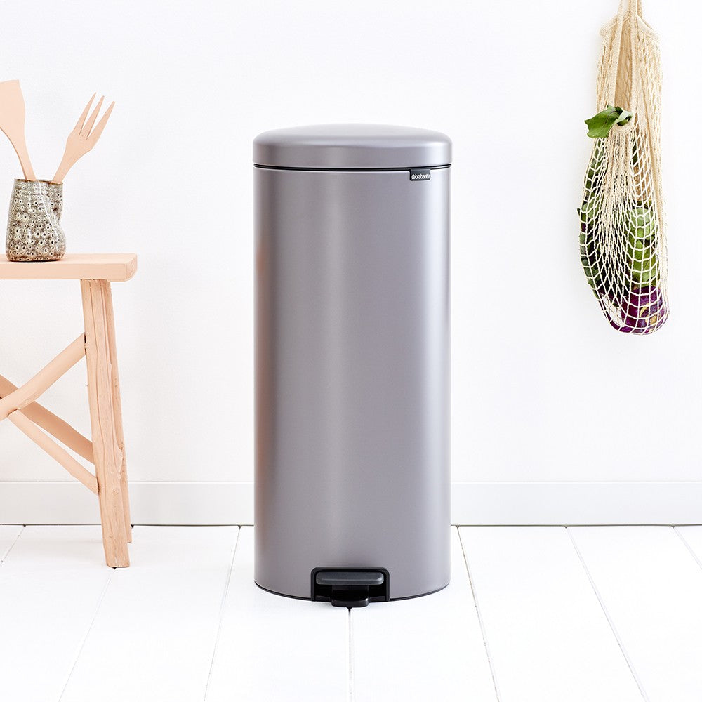 Brabantia NewIcon Papierkorb – 30 l – mit Deckel, Platin – Soft-Close, Geruchsdicht
