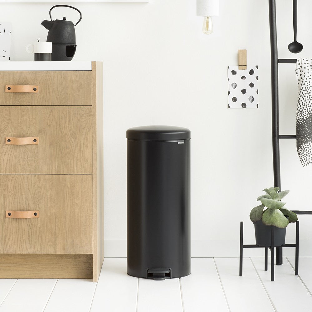 Brabantia NewIcon Treteimer – Soft-Close System, 30 L, Edelstahl
