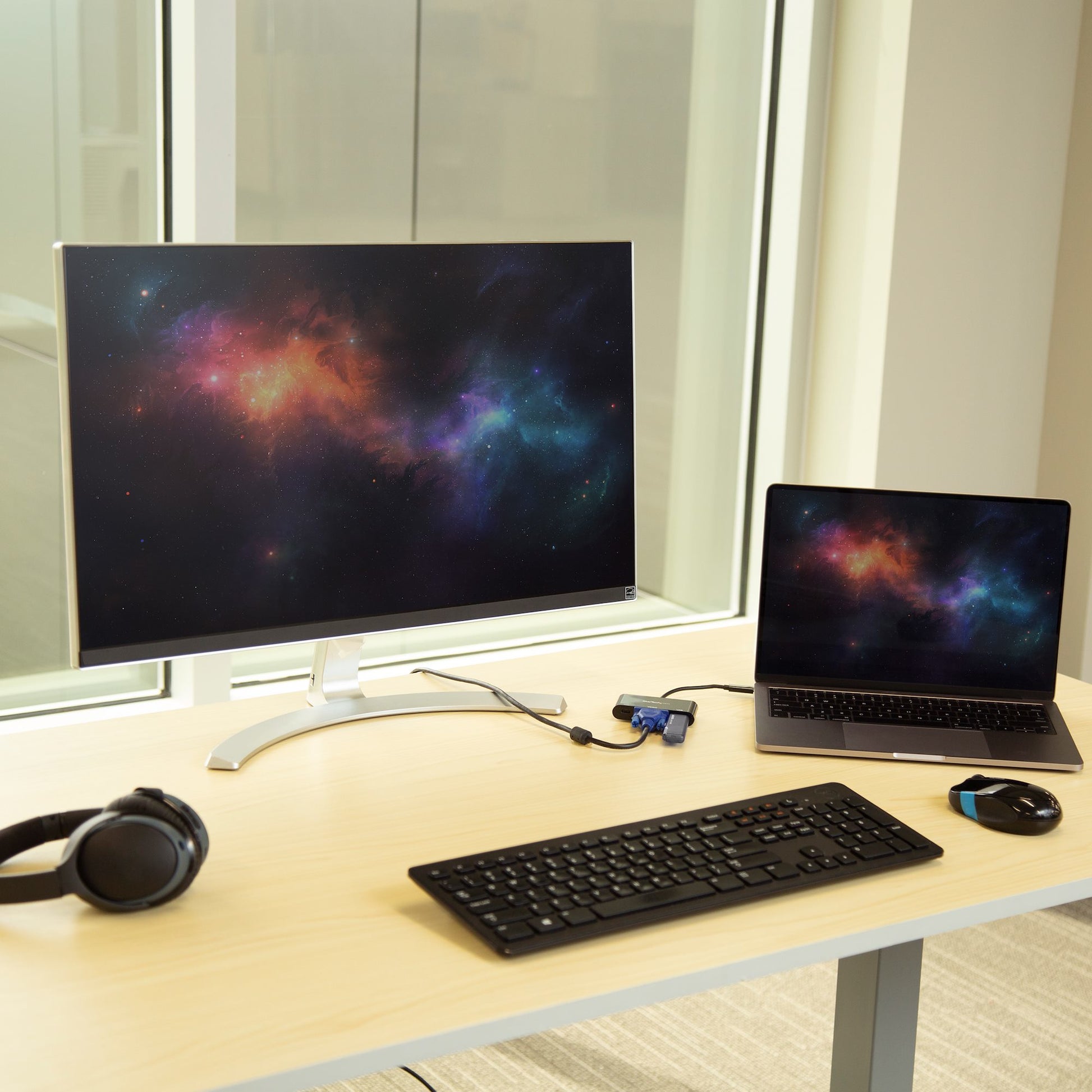 StarTech.com USB-C Adapter zu VGA – 2048 × 1280, 1× USB-A, PD 60 W, USB 3.2 Gen 1 (5 Gbit/s), 14 cm, Schwarz