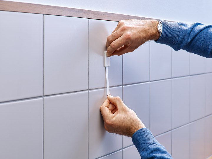 TESA Klebenagel für Fliesen/Metall – bis 2 kg, Weiss, Innen