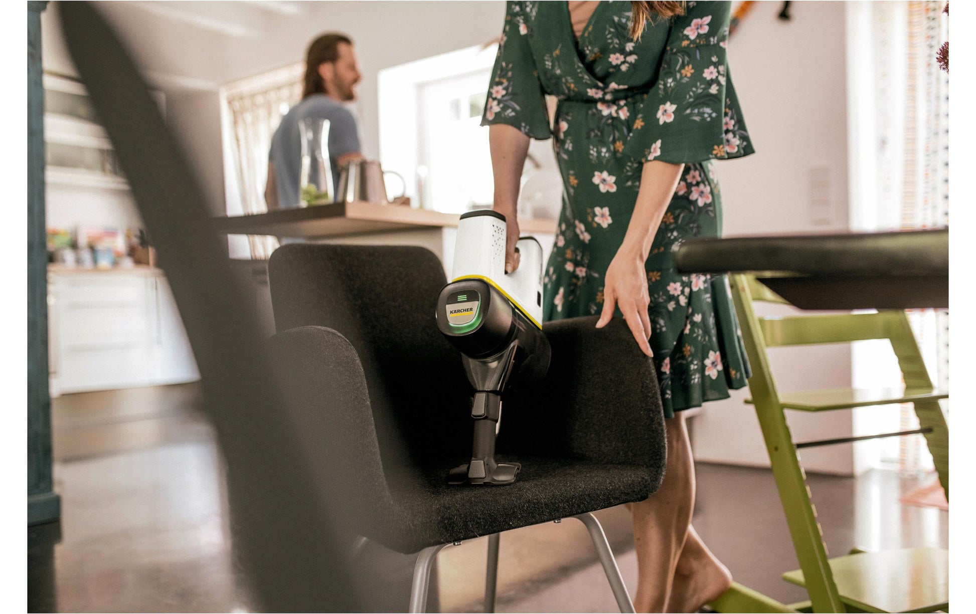 Kärcher Stabstaubsauger VC 6 – 2-in-1, 0,8 l, Akkubetrieb, 2 Stufen