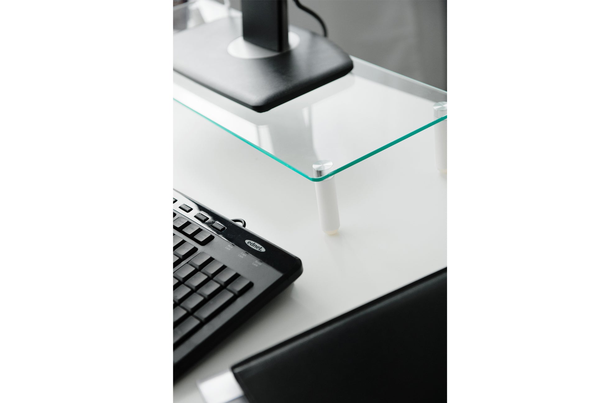 Digitus DA-90358 – Standfuss, Tragkraft 20 kg, weiss