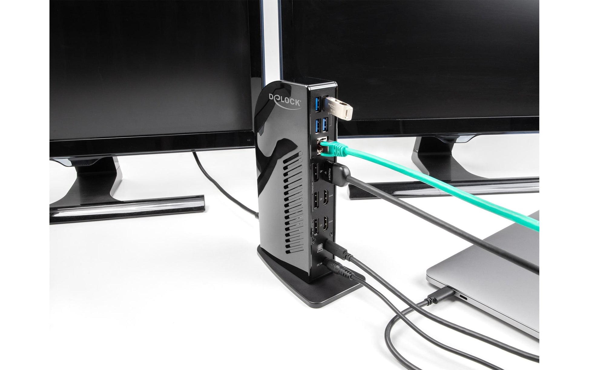 DeLOCK Dockingstation – USB-C, 3× DP, 3× HDMI, 4× USB-A, 96 W PD, GbE, SD, 3,5 mm Audio, für Windows/Mac