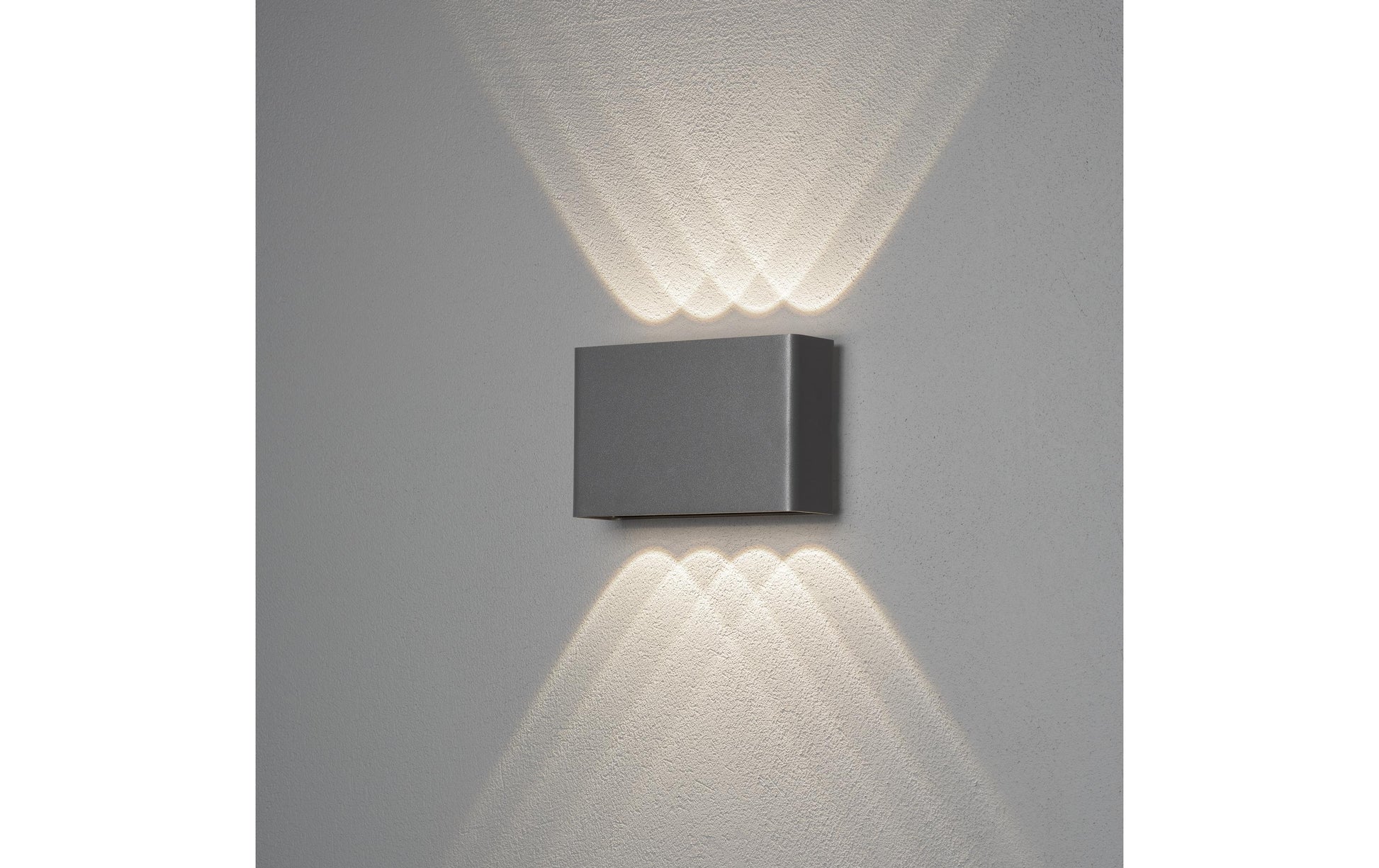 Konstsmide Aussenwandleuchte – 800 lm, 10 W – Warmweiss, 3000 K – IP54 – Netzbetrieb – Anthrazit – Aluminium