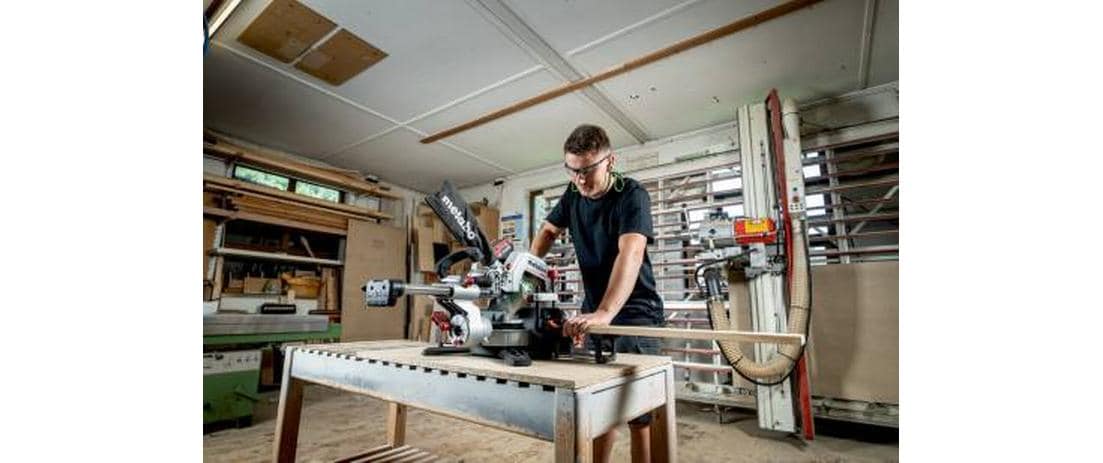 Metabo Akku-Kapp- und Gehrungssäge KGS 18 LTX BL 254 – 18 V (CAS) – Ø 254 mm – 2×8,0 Ah & Ladegerät – LiHD