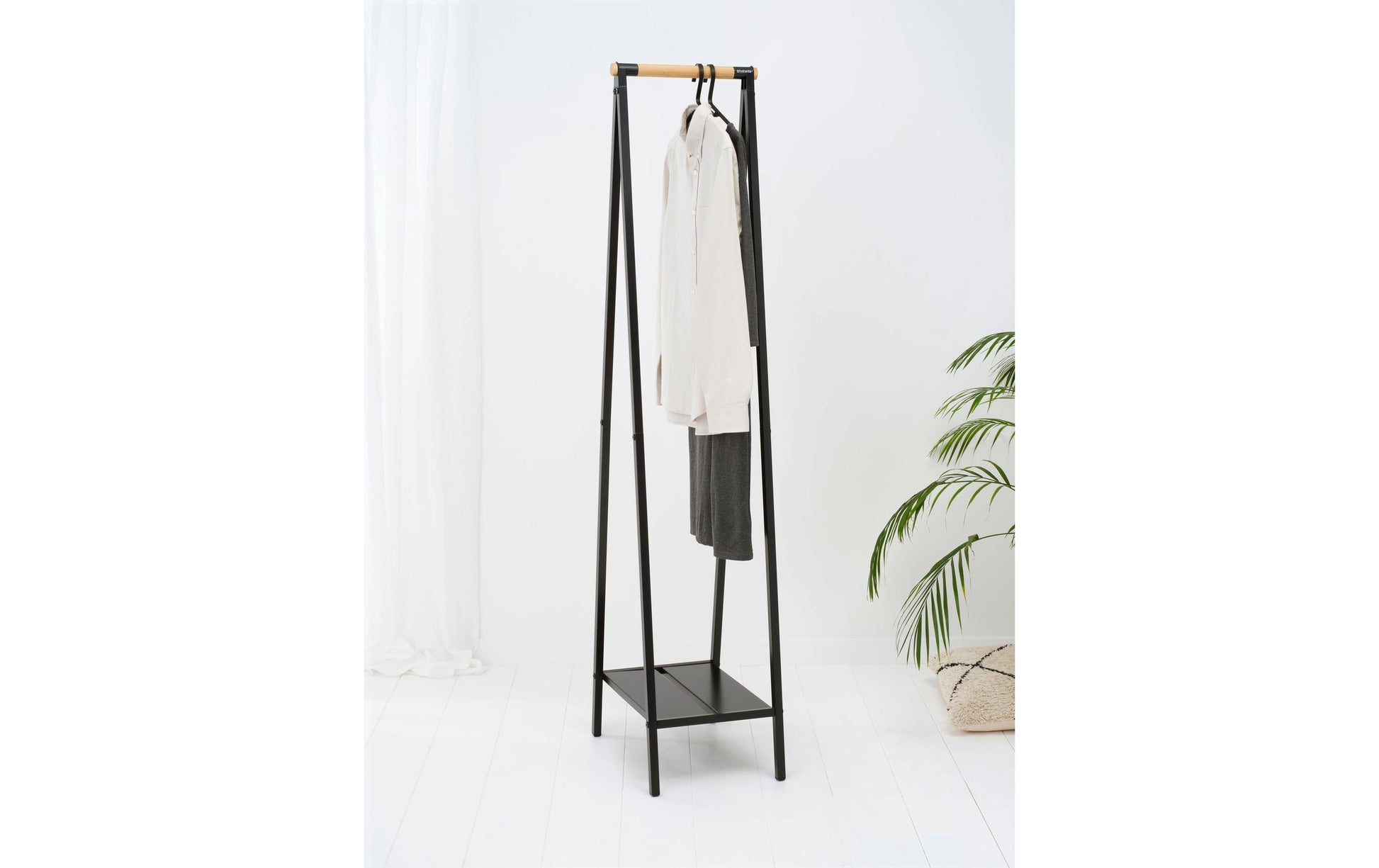 Brabantia Garderobenständer – mit Schuhhalter, Stahl/Holz, Schwarz, 34 × 47,6 × 170 cm