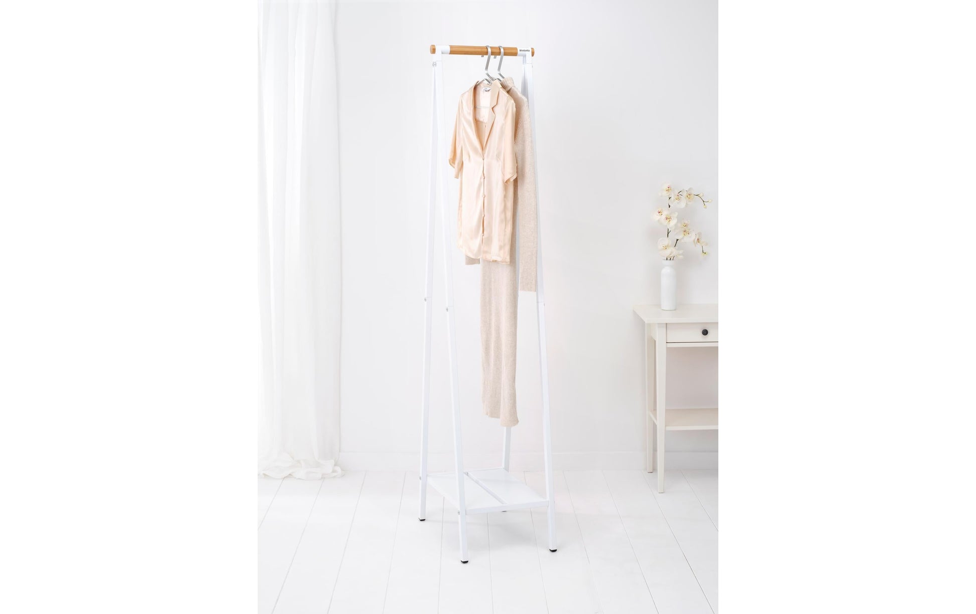 Brabantia Garderobenständer – mit Schuhhalter, Stahl/Holz, Weiss, 34 × 47,6 × 170 cm