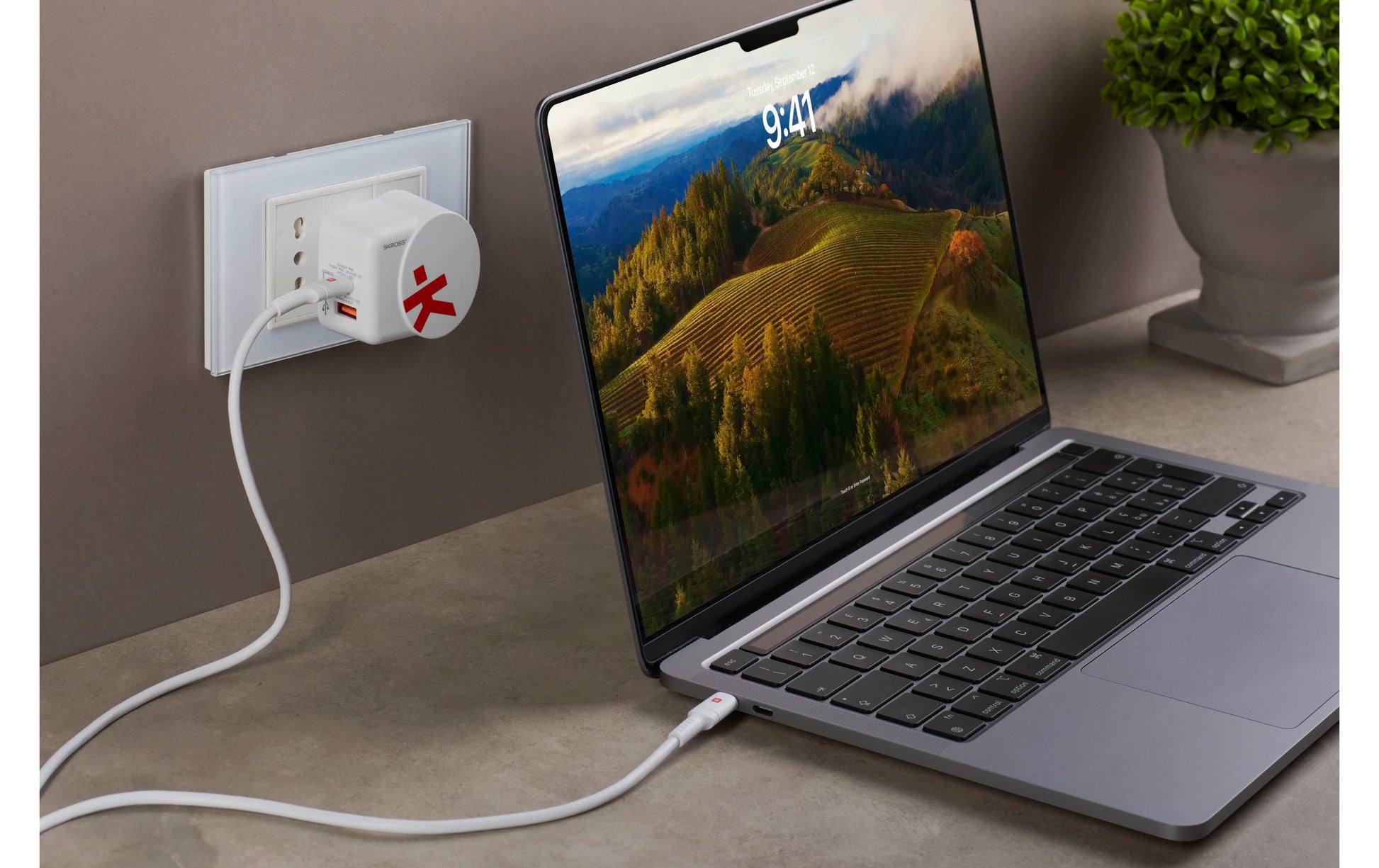 Skross AC45PD USB-Ladegerät 45 W – USB-C×1, USB-A×1 – PD, GaN – EU-Stecker (Typ C) – Weiss