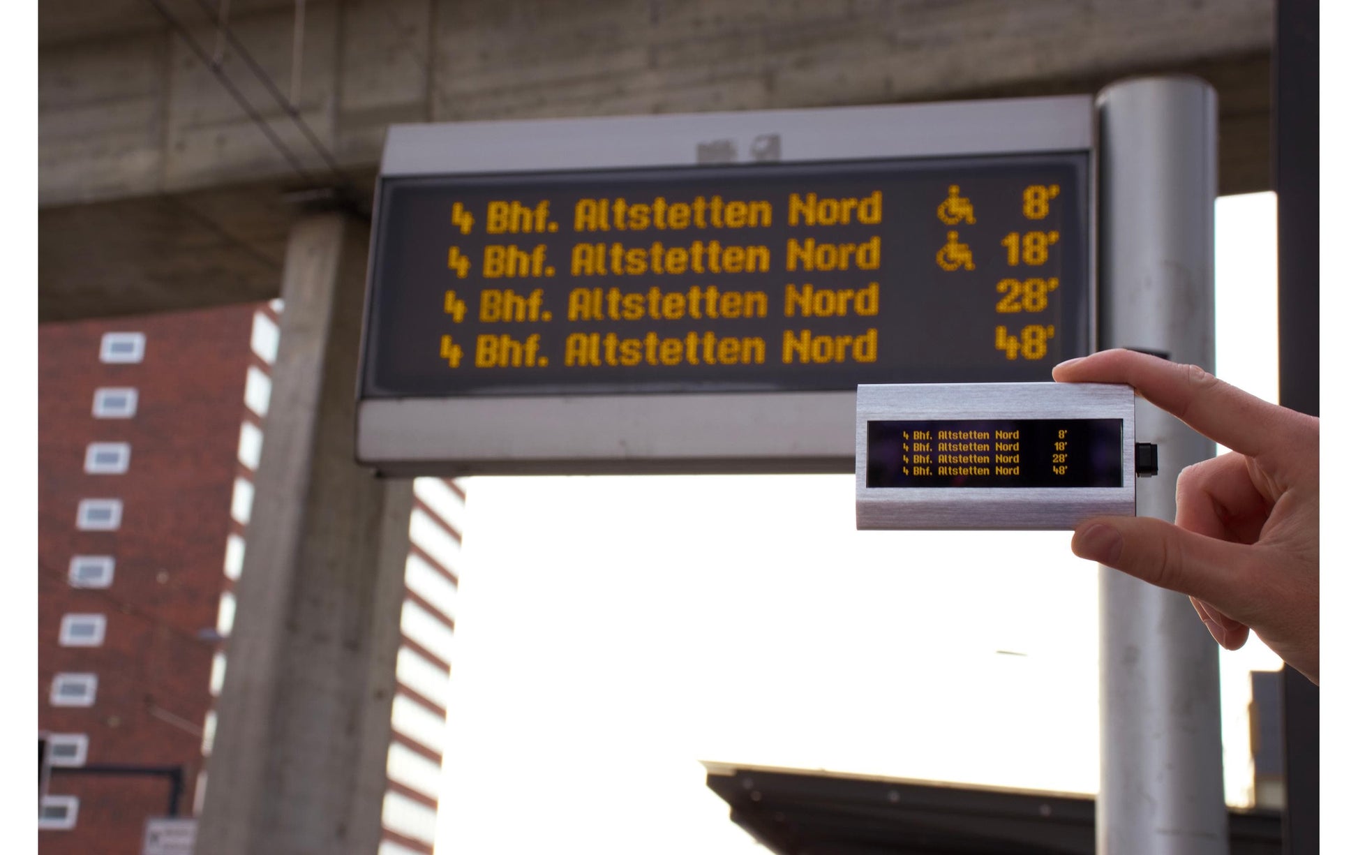 Tramli Public Display, USB-C, Silbergrau