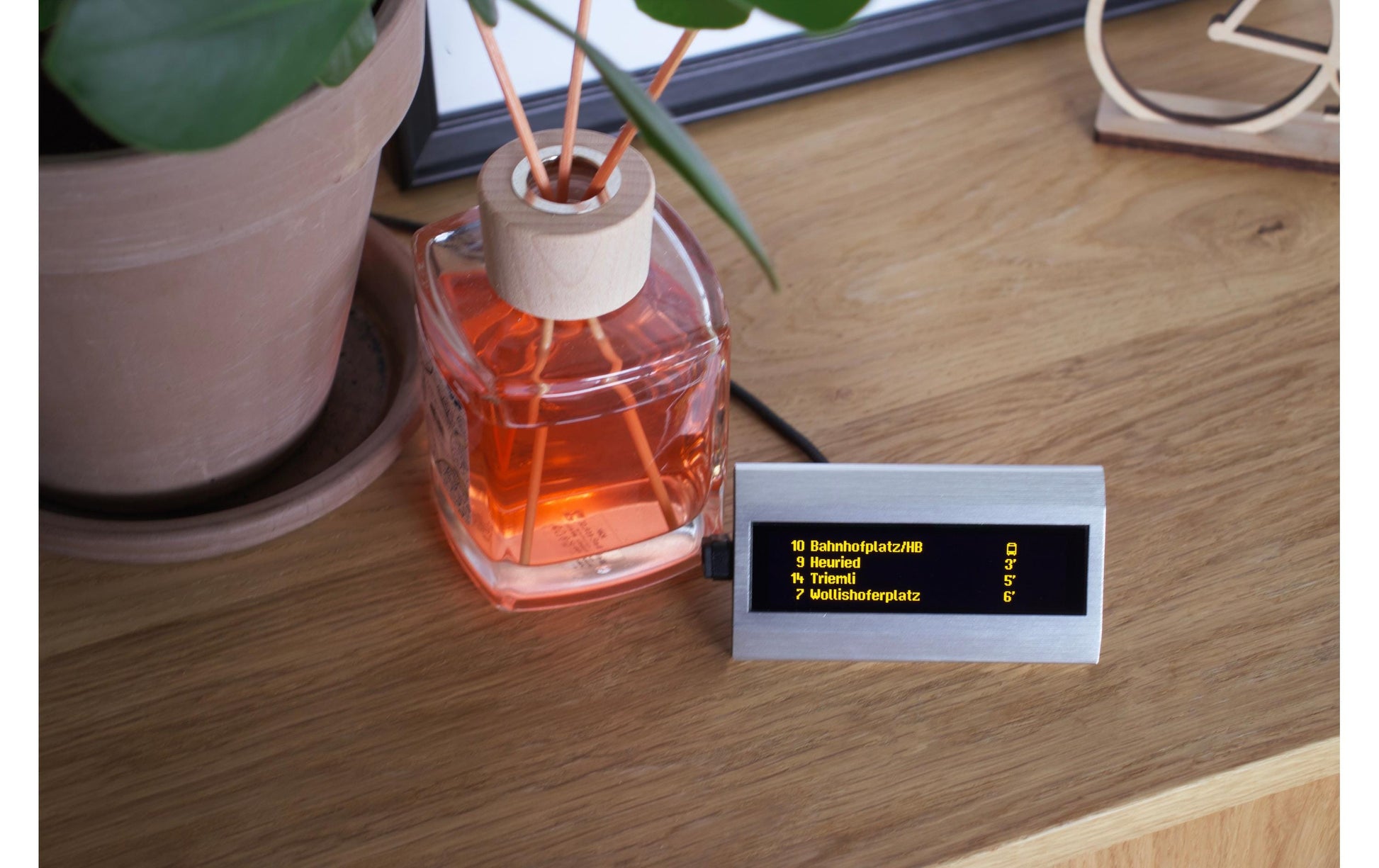 Tramli Public Display, USB-C, Silbergrau