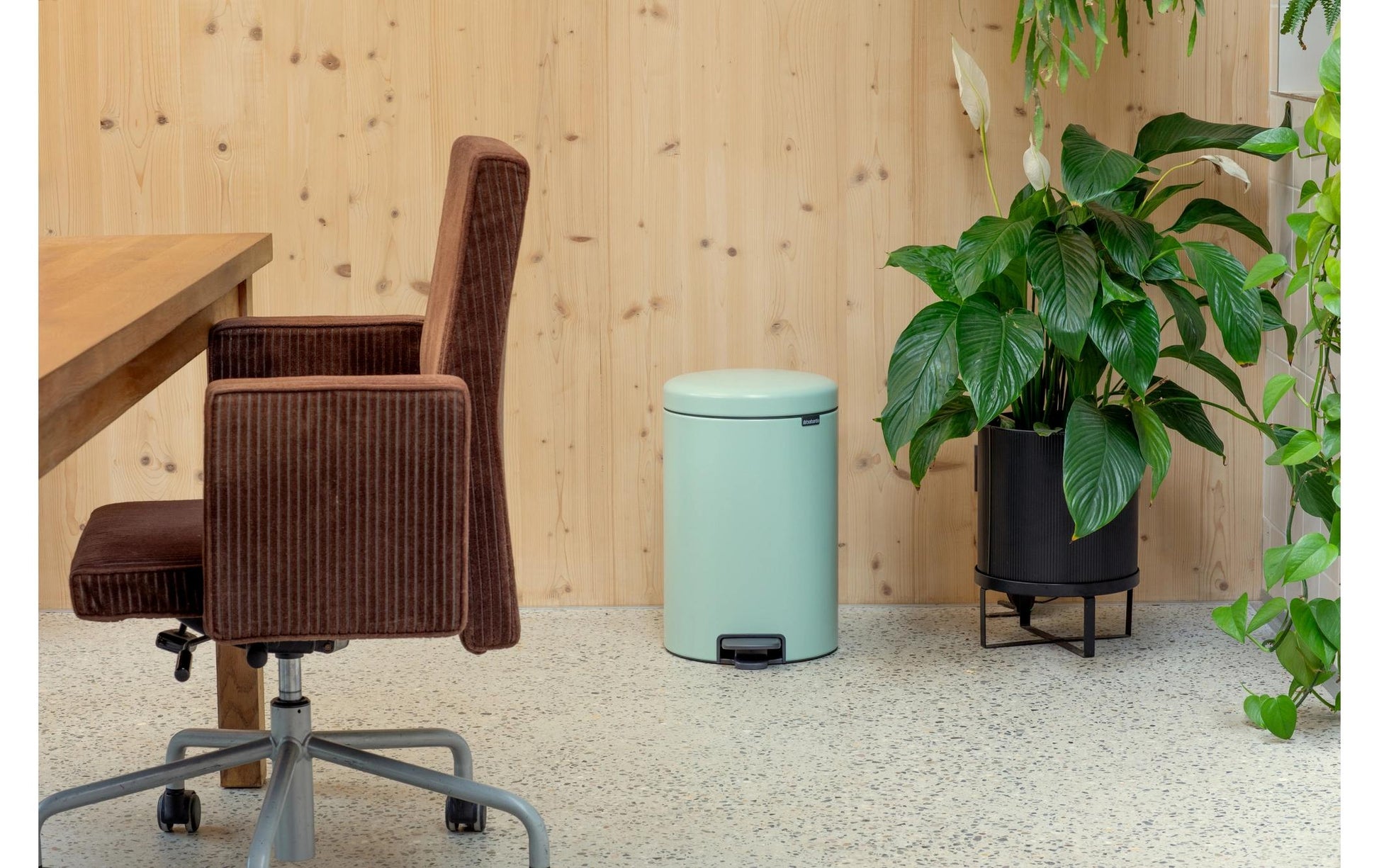 Brabantia NewIcon Papierkorb – 20 l, mit Deckel – Stahl, Grün – B × H × T 290 × 467 × 380 mm