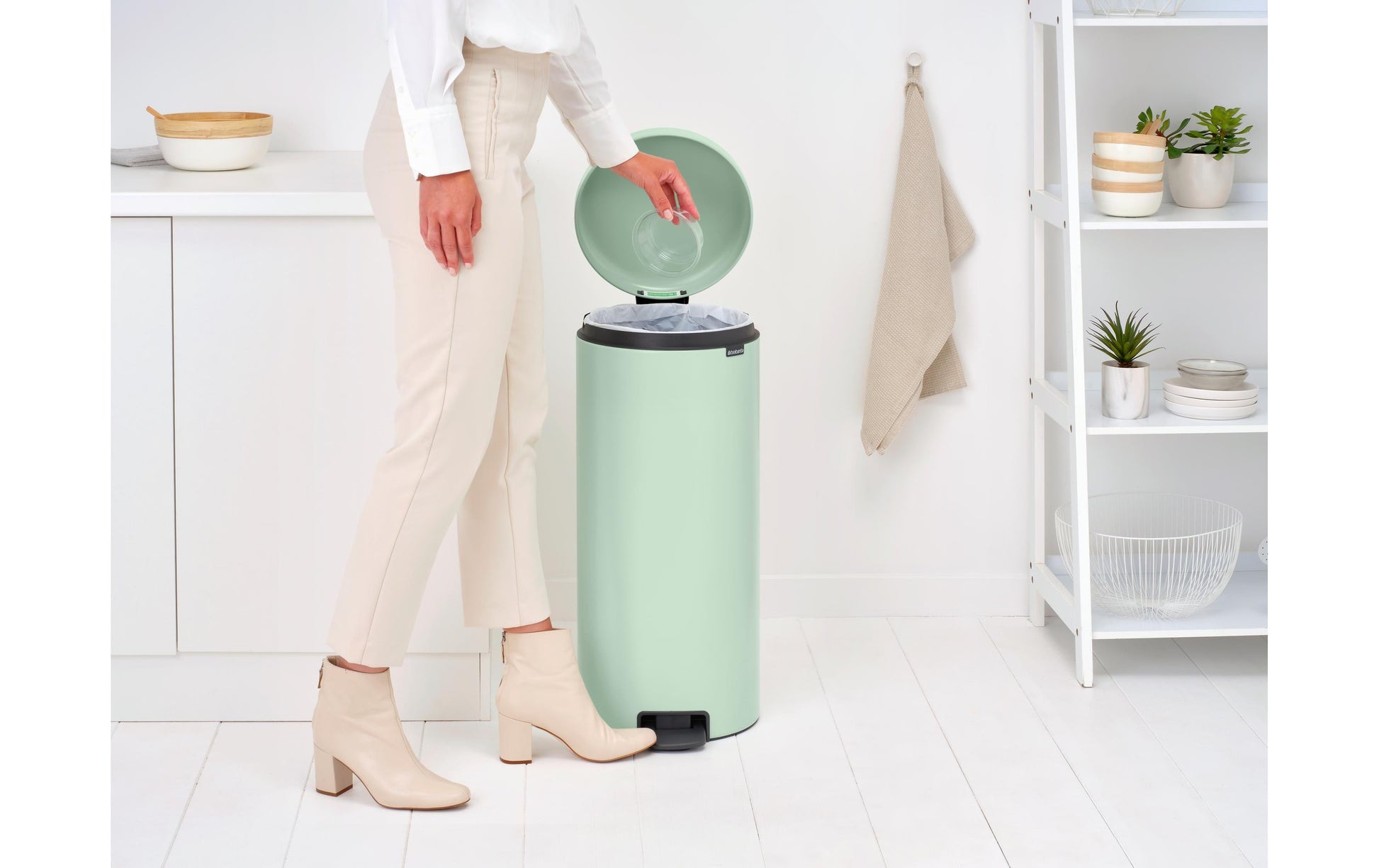 Brabantia NewIcon Papierkorb – 30 l – Stahl, Grün – Ø 293 × H 679 mm
