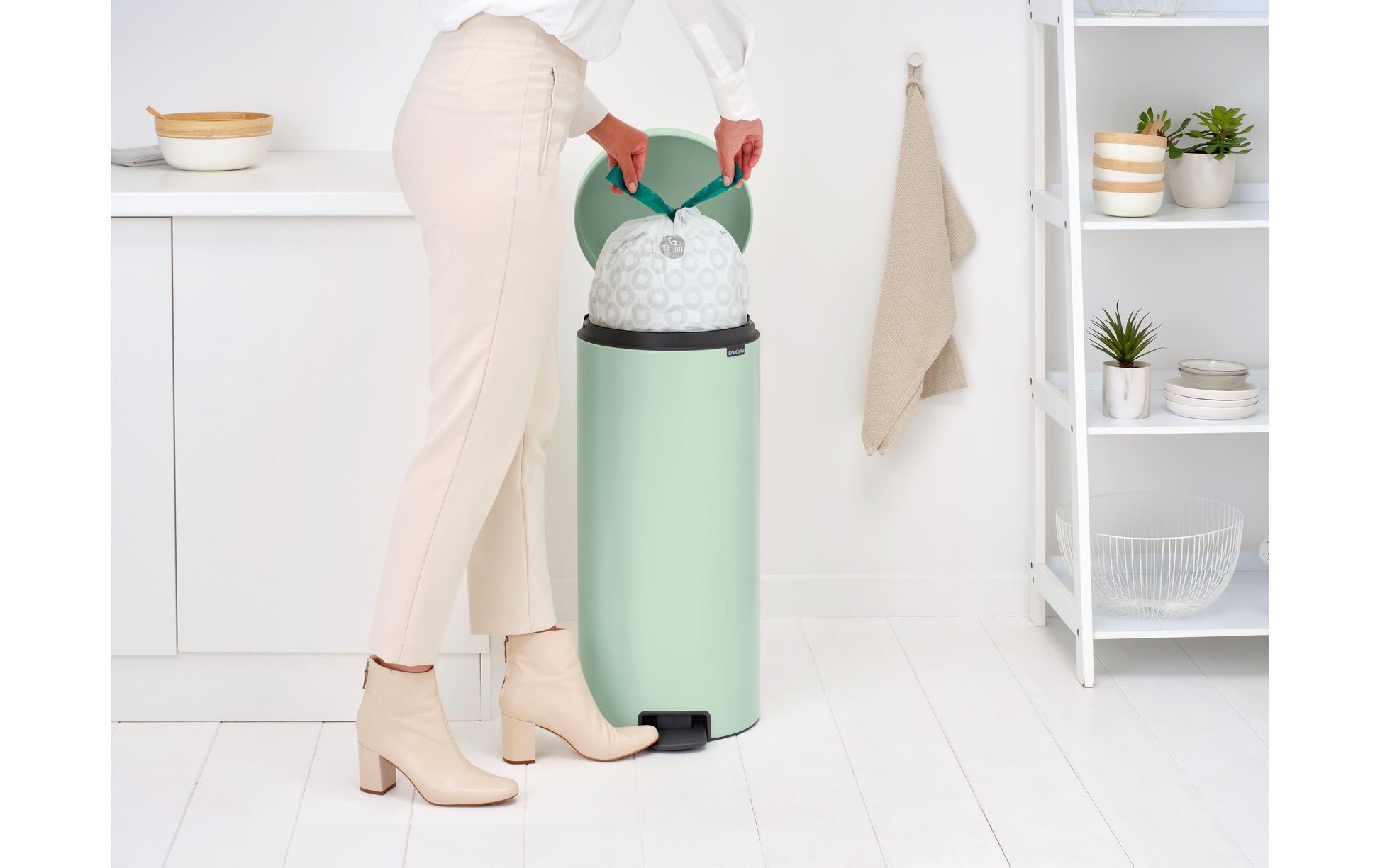 Brabantia NewIcon Papierkorb – 30 l – Stahl, Grün – Ø 293 × H 679 mm