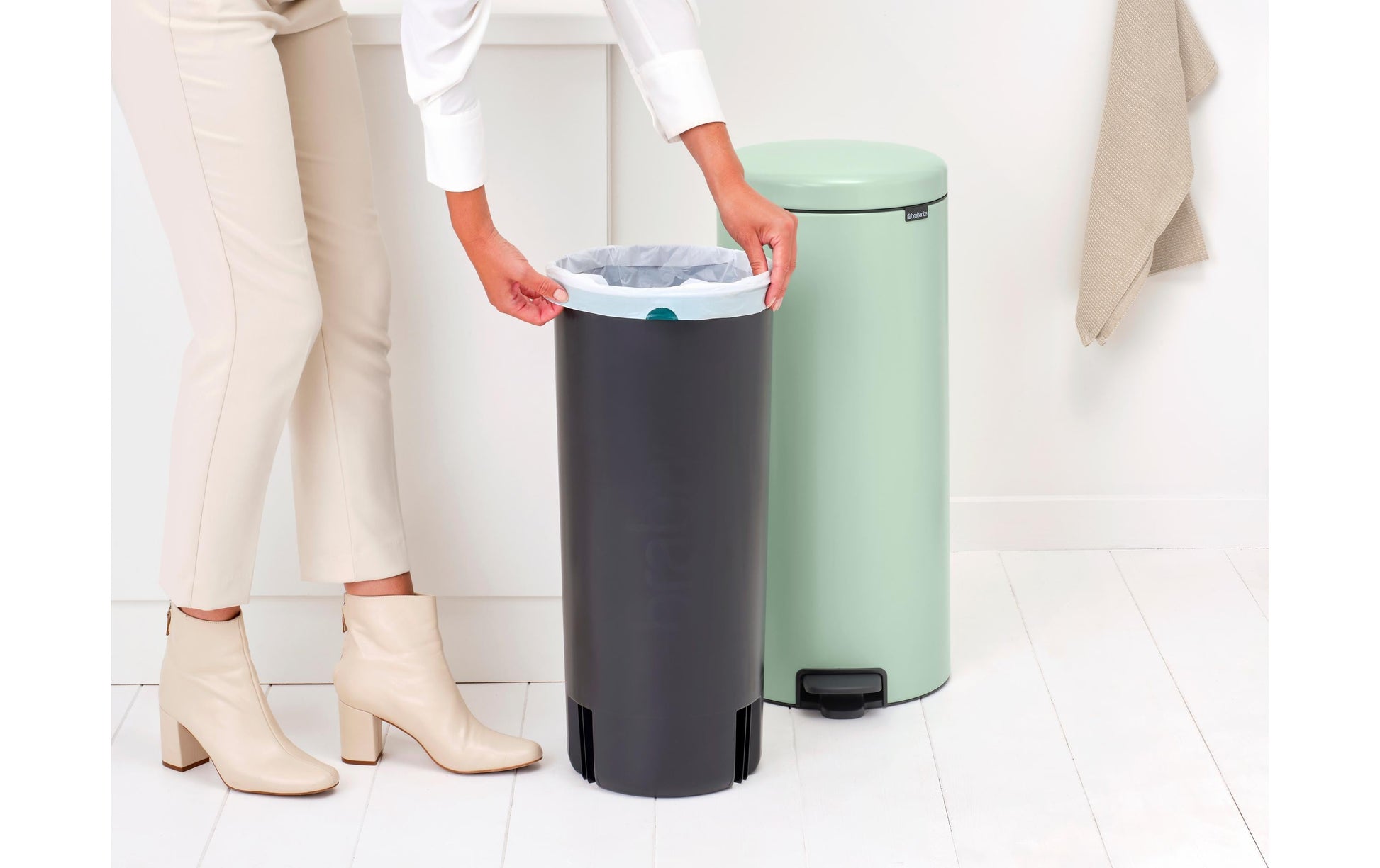 Brabantia NewIcon Papierkorb – 30 l – Stahl, Grün – Ø 293 × H 679 mm