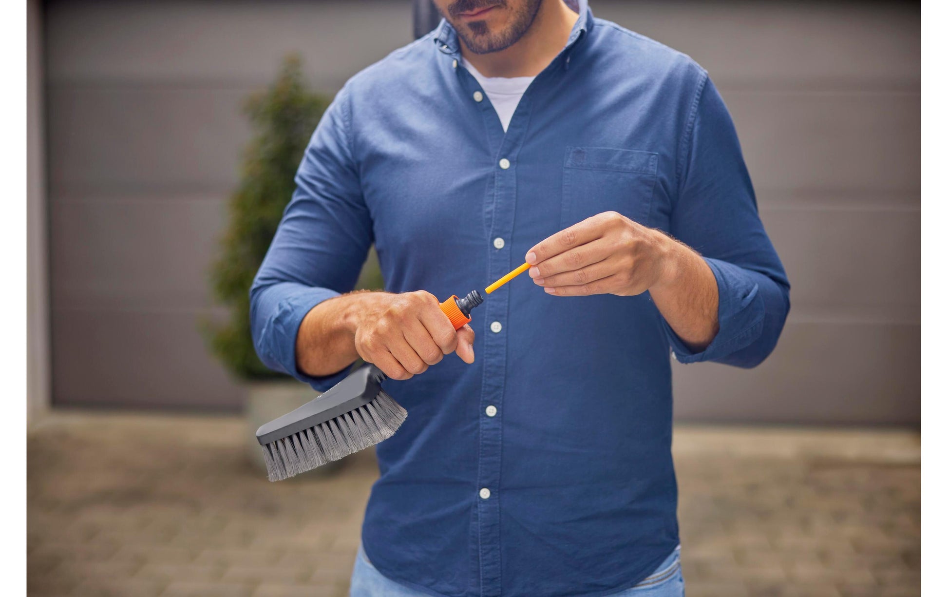 Gardena Scheuerbürste Cleansystem – 32×8,4×10,8 cm, grau/orange, 1 Stück