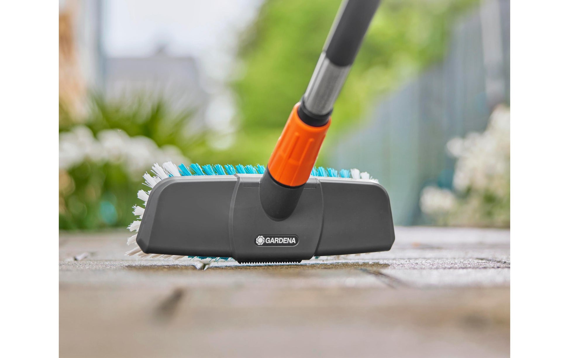Gardena Stielbürste Cleansystem – 28,8×14×12 cm, schwarz/blau/weiss