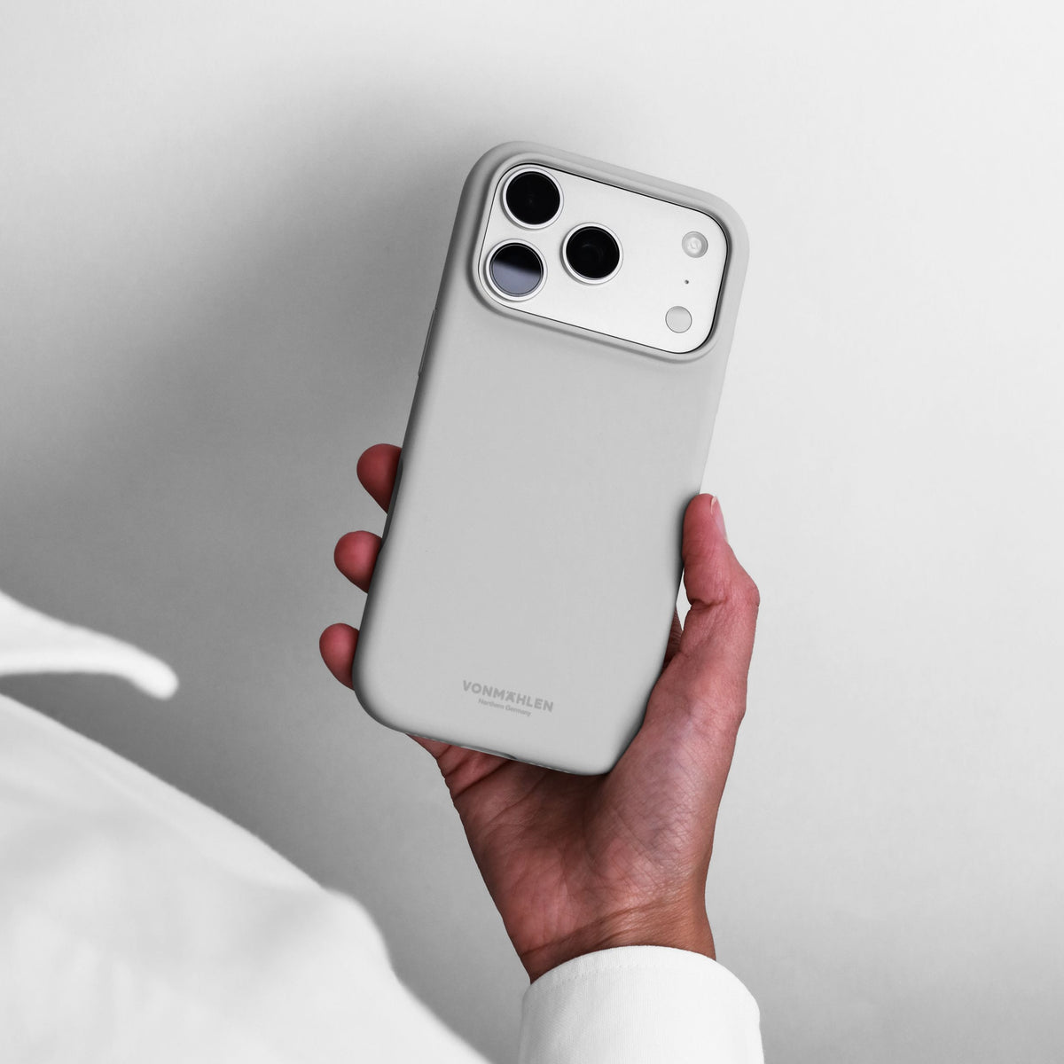 Vonmählen Backcover – für Apple iPhone 17 Pro – hellgrau – Silikon, MagSafe-kompatibel
