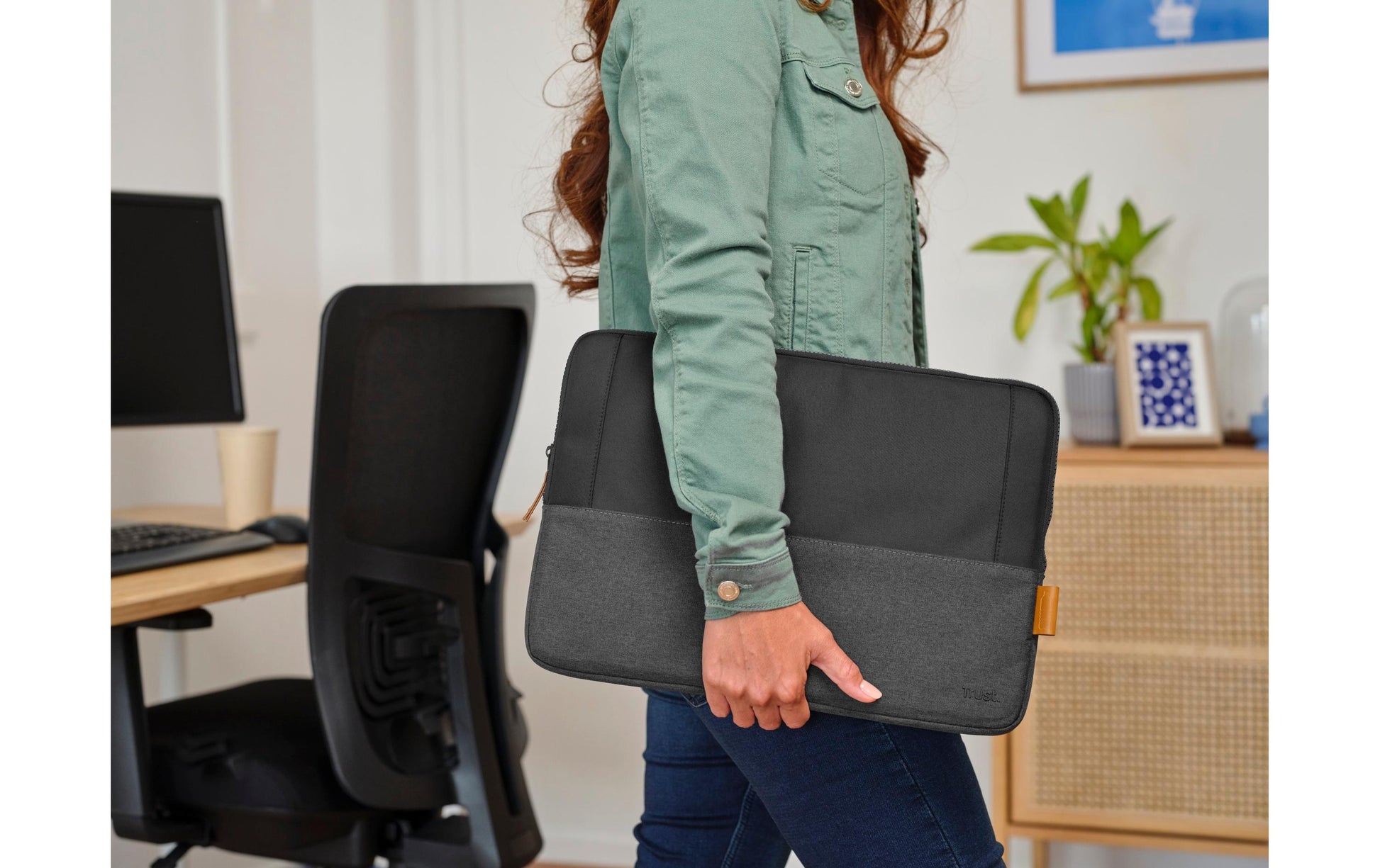 Trust Notebook-Schutzhülle 16" – Schwarz