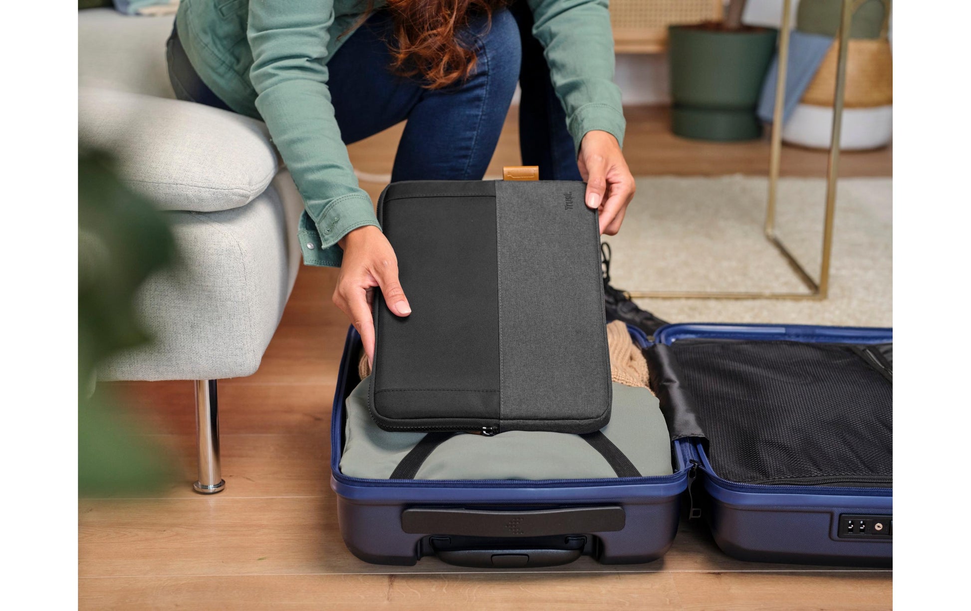 Trust Lisboa Notebook-Schutzhülle – für Notebooks bis 13,3", recyceltes Polyester, schwarz