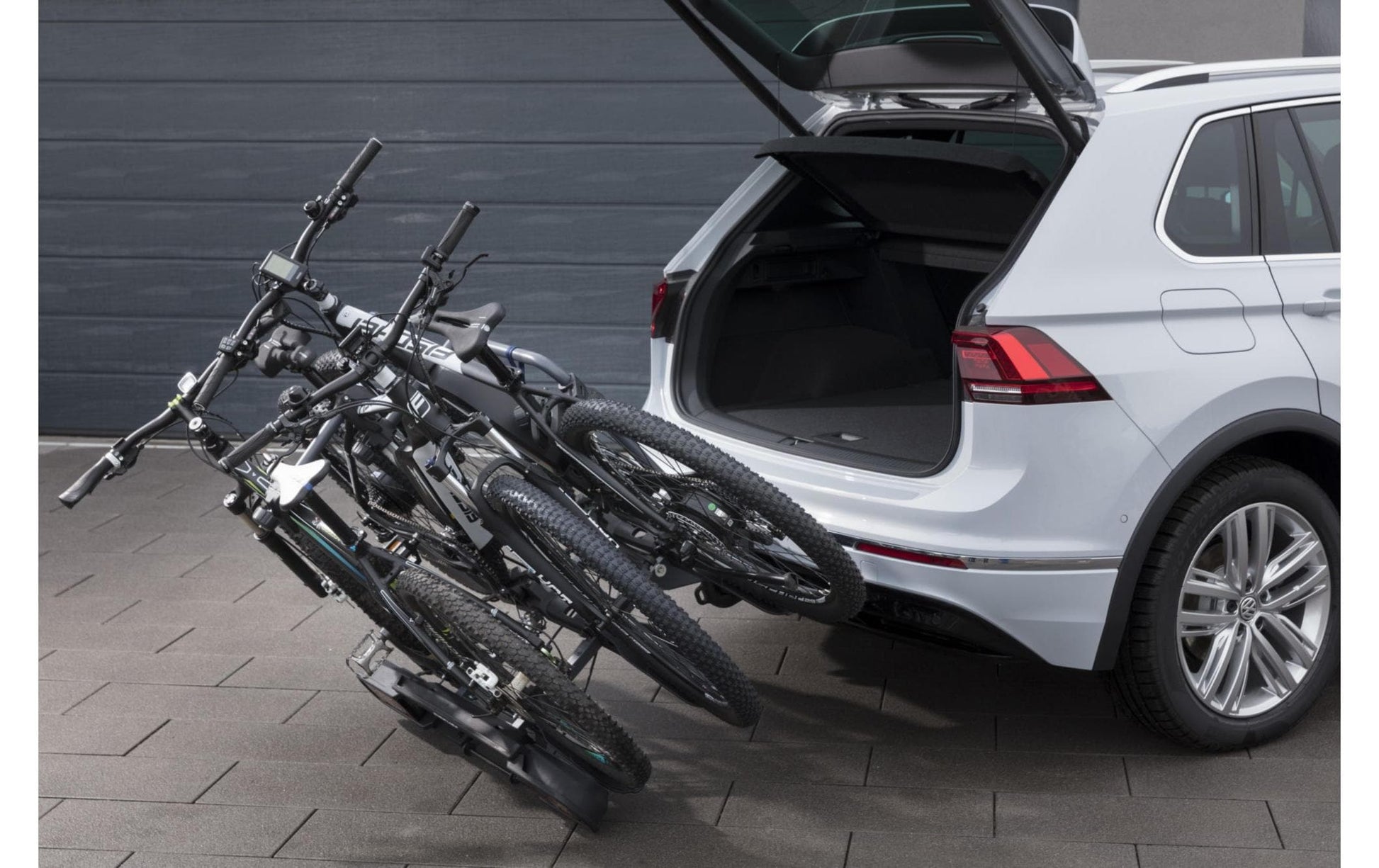 Fischer Sports Fischer ProlineEvo Fahrradträger – 3 Fahrräder – für Anhängerkupplung – Schwarz, Max. Tragkraft 60 kg, Zusammenklappbar