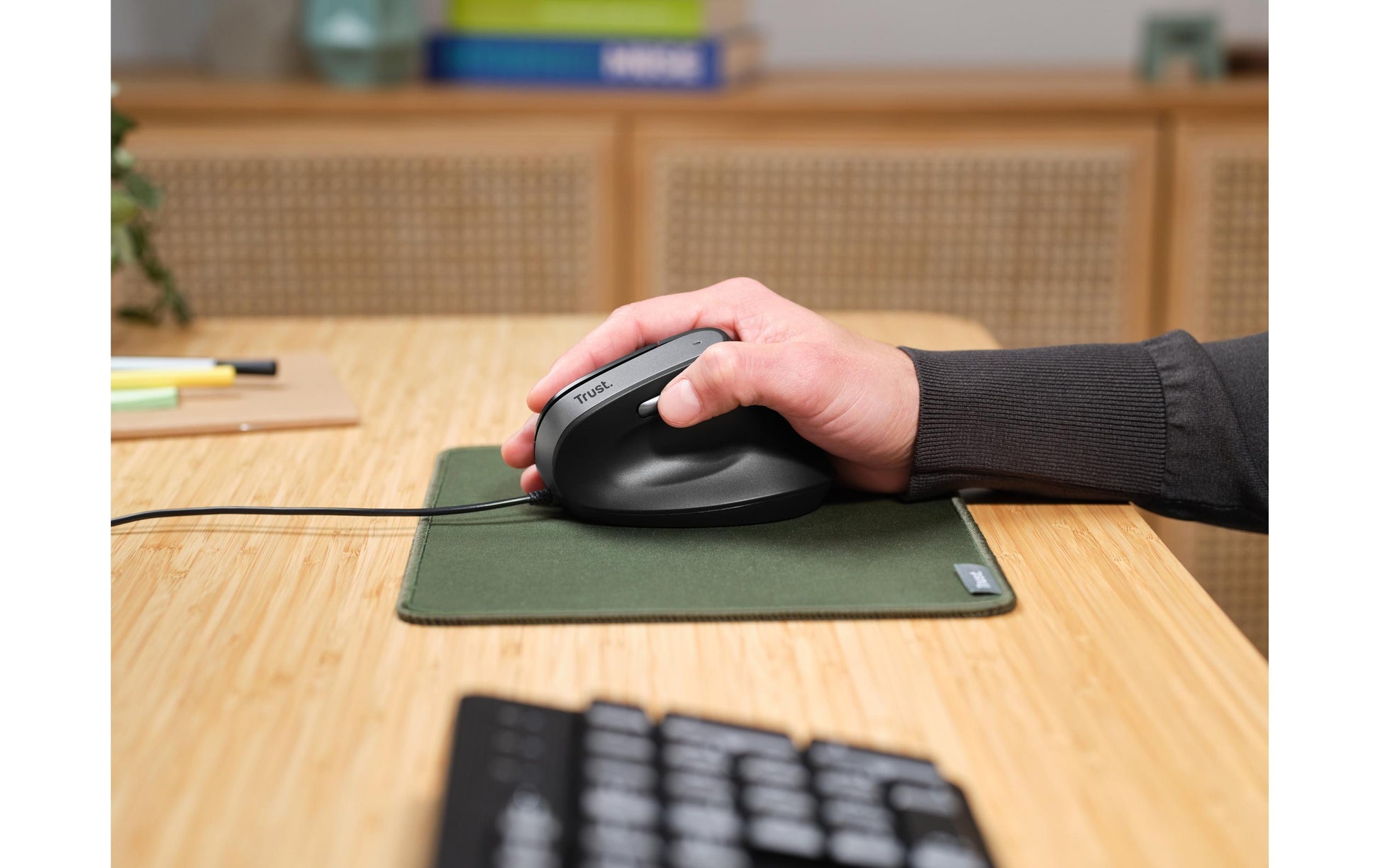 Trust Bayo II Ergonomisch – Vertikale Maus – Kabelgebunden (USB-A), Rechts, Schwarz