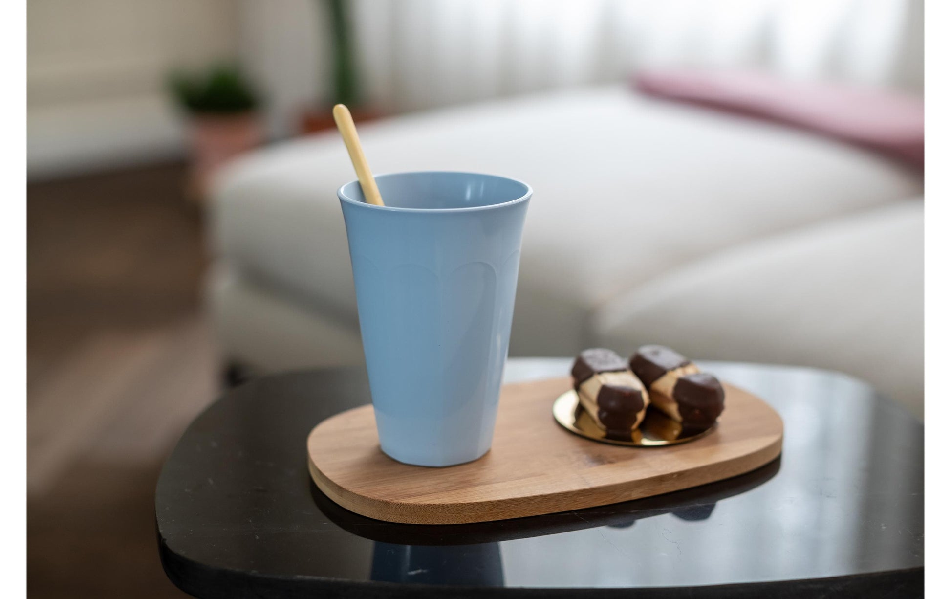 Koziol Becher Nora L – 450 ml, Ø 9,2 cm, H 12,9 cm, Kunststoff (biozirkulär), Blau, spülmaschinenfest