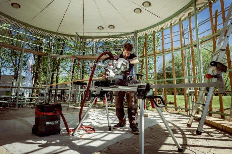 Metabo Akku-Kapp- und Gehrungssäge KGS 18 LTX BL 254 – 18 V (CAS) – Ø 254 mm – 2×8,0 Ah & Ladegerät – LiHD