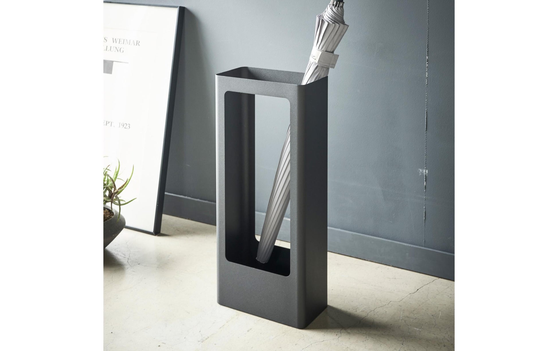 Yamazaki Schirmständer – Metall – Schwarz – 120 × 500 × 220 mm