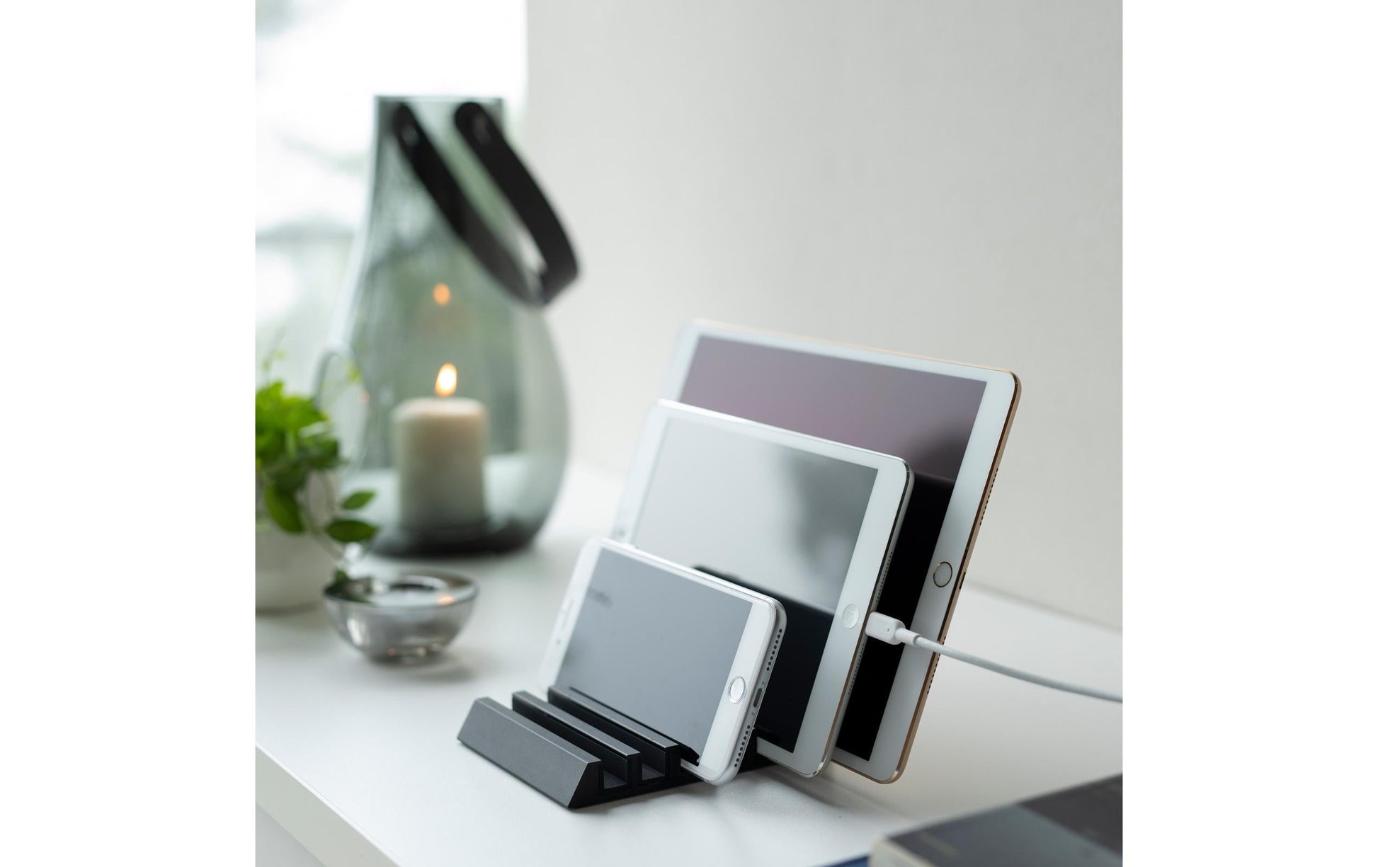 Yamazaki Tablet-Tischhalterung – für Tablets bis 14" – Schwarz