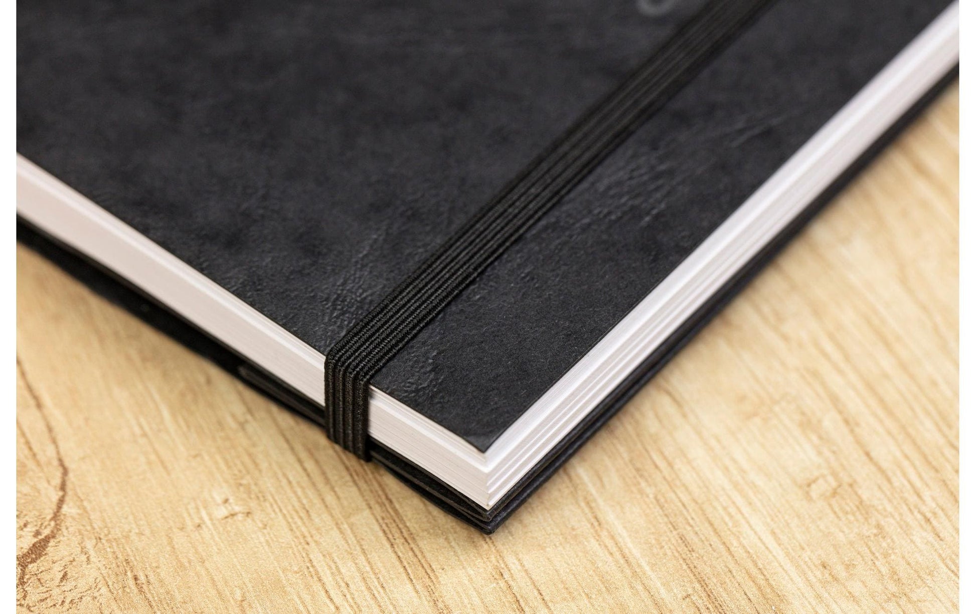 Clairefontaine AgeBag Task M Aufgabenheft – 12 × 20 cm, mehrsprachig, schwarz