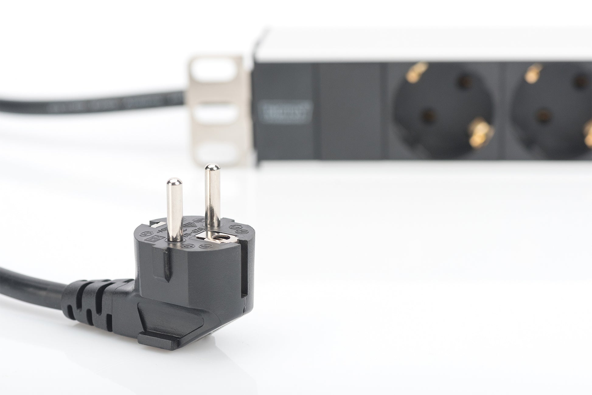 Digitus Rack-PDU – 1U, 8× Schuko (Typ E/F), Schutzkontaktstecker, 16 A, 2 m, Schwarz
