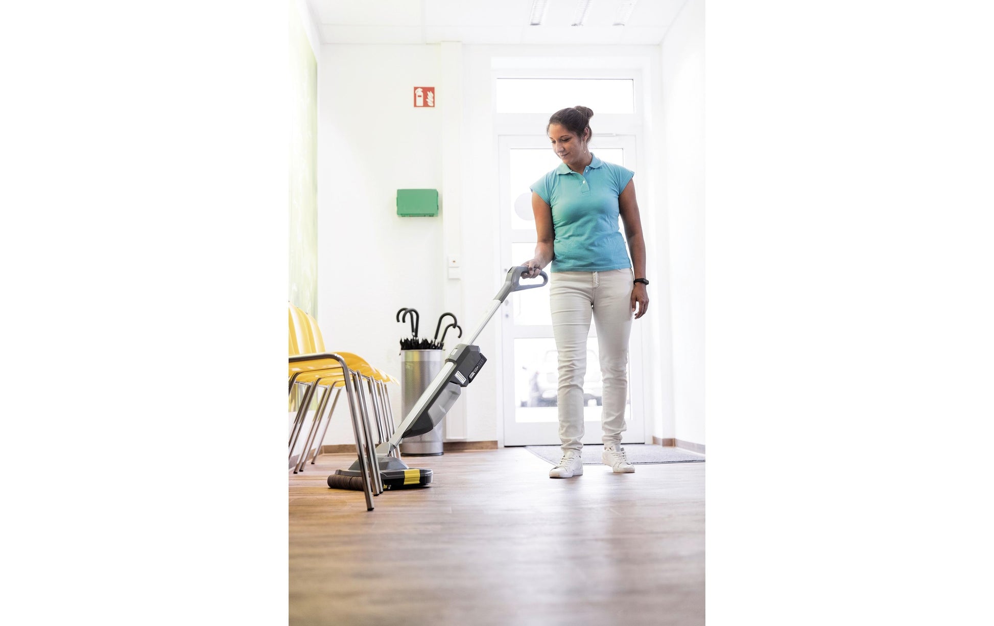 Karcher AG Scheuersaugmaschine BR 30/1 C Bp – 1 l – 30,5 × 34,0 × 120,0 cm – grau